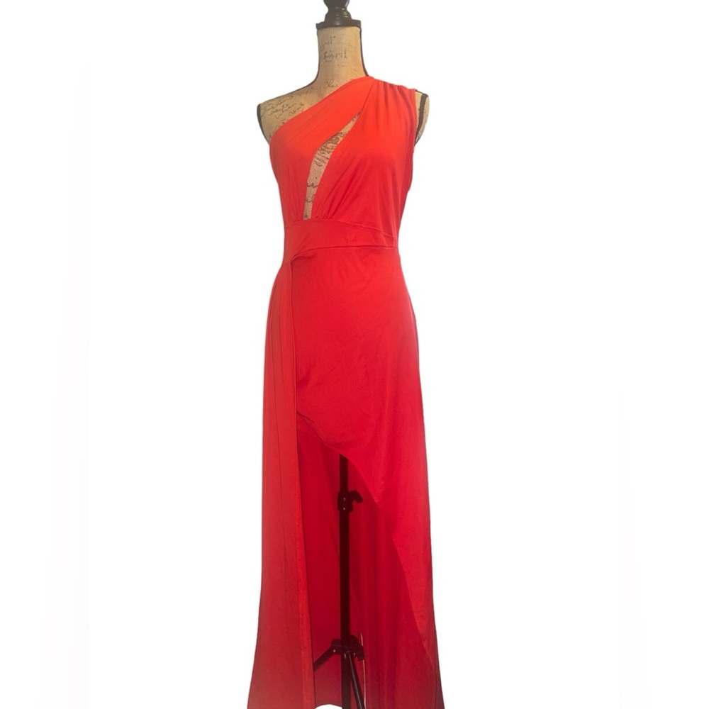Red gown - Picture 3 of 3
